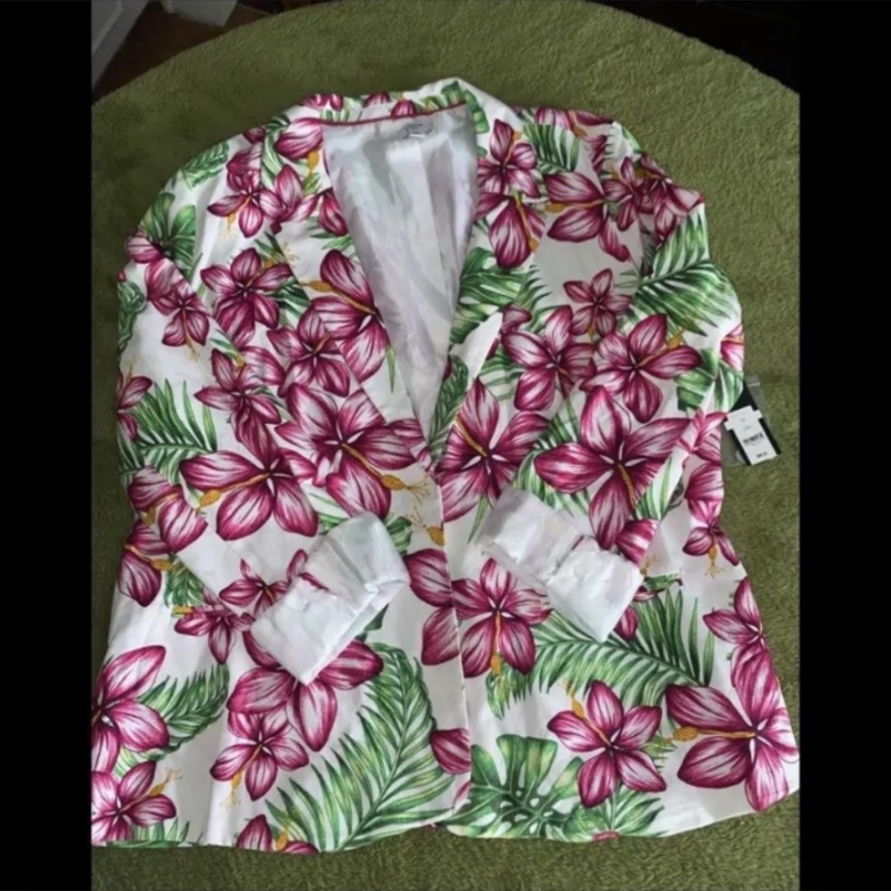 Crown and Ivy blazer NWT size XL